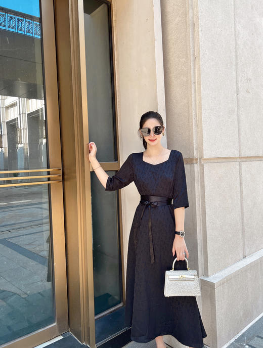 漆黑色连衣裙HJ1S63 商品图0