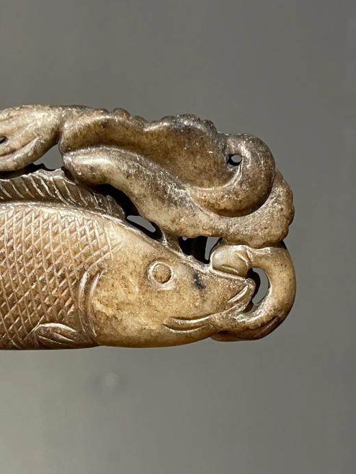 褐黑沁白玉镂雕鳜鱼把玩件，顺丰包邮 商品图5