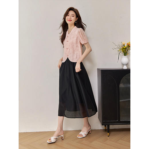 【五折购】熙世界新中式V领盘扣衬衣天丝半身裙两件套2025夏新款国风套装 商品图4