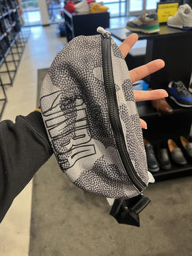 HUGO BOSS/胡戈波士 男士联名款迷彩圆点拉链收纳休闲腰包