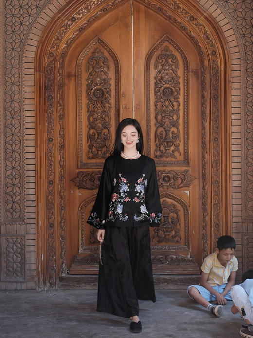 下架|盛唐牡丹盛奢系列| 限量款| 高货-重缎牡丹蝴蝶纹绣花上衣(特殊商品不退不换) 商品图1