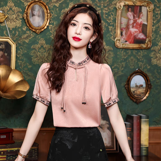 A2536 2024新中式国风立领刺绣衬衫女夏装新款设计感短袖别致盘扣上衣 商品图0