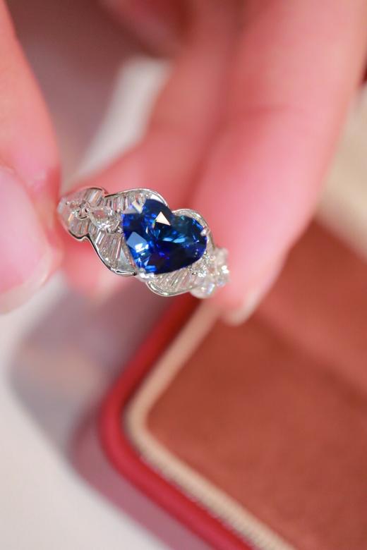 2.03ct 蓝宝石戒指 商品图1