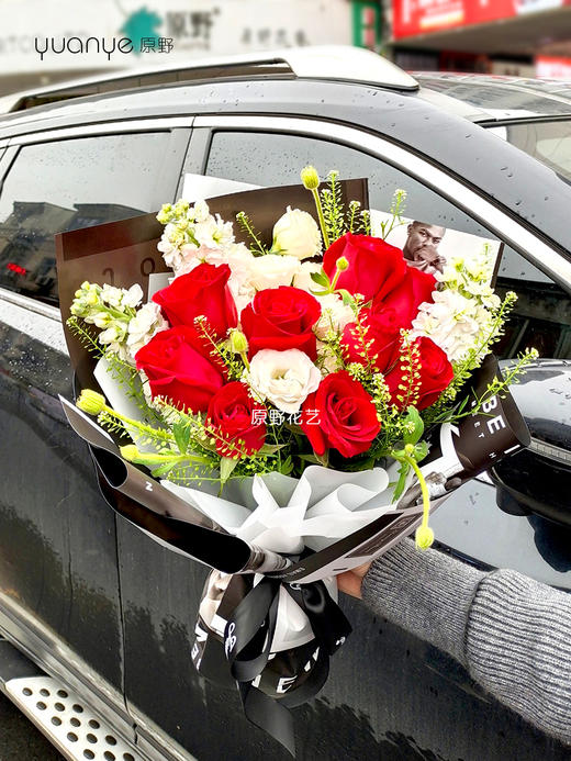 【怦然心动的浪漫】红玫瑰混搭韩式花束 商品图0