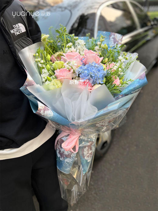 【蓝色海洋】玫瑰绣球混搭韩式花束 商品图0