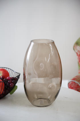 浅咖色花瓶