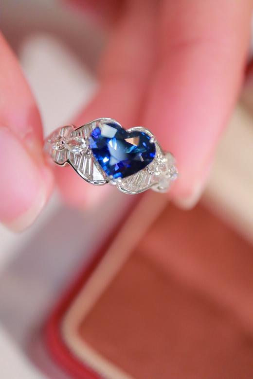 2.03ct 蓝宝石戒指 商品图5