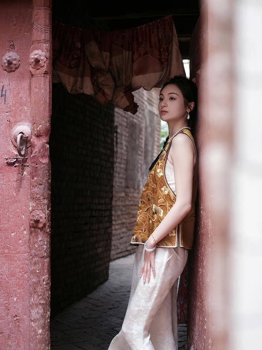 盛唐牡丹盛奢系列| 限量款| 高货-重缎十三太保盘扣马甲-黄色(特殊商品不退不换-内里白色、棕色随机发) 商品图5