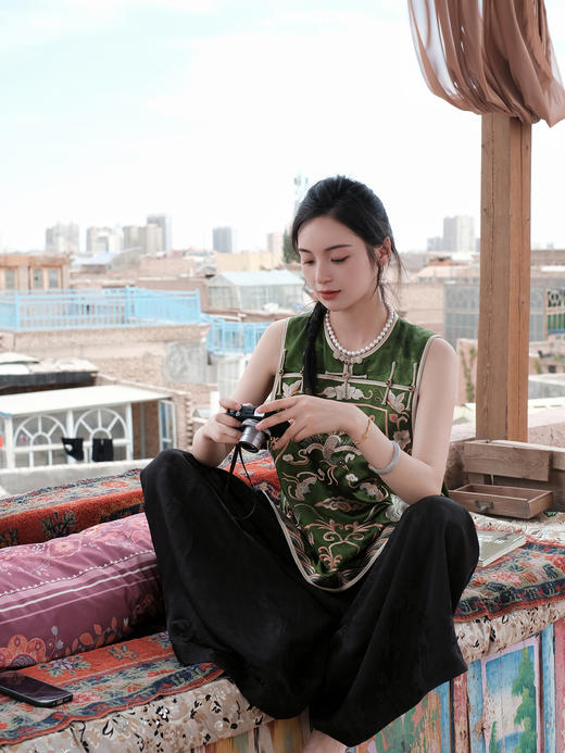 盛唐牡丹盛奢系列| 限量款| 高货-重缎十三太保盘扣马甲-绿色(特殊商品不退不换-内里白色、棕色随机发) 商品图2