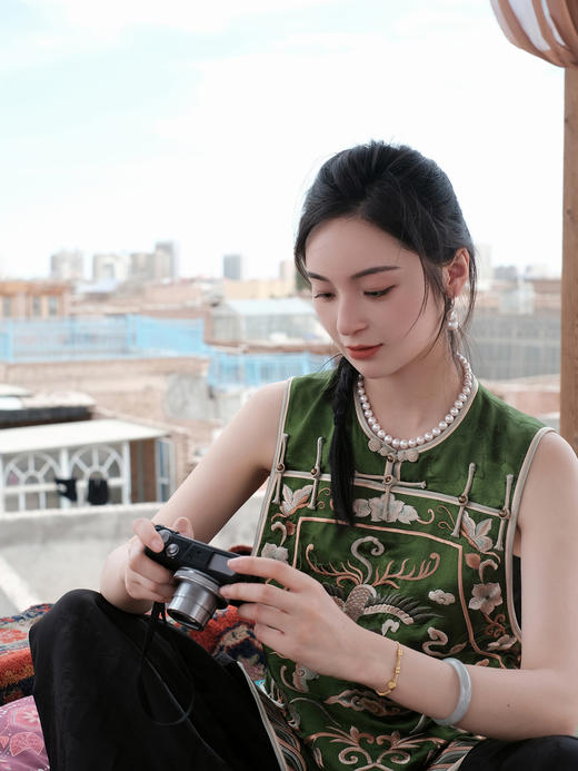 盛唐牡丹盛奢系列| 限量款| 高货-重缎十三太保盘扣马甲-绿色(特殊商品不退不换-内里白色、棕色随机发) 商品图3