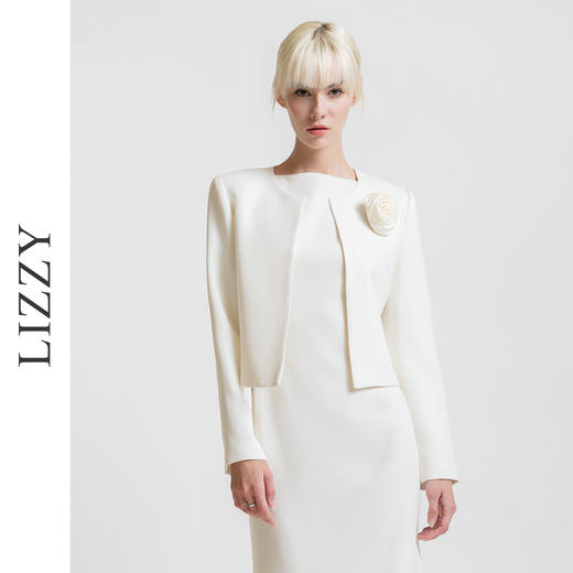LIZZY 早秋 优雅名媛风简约气质小香风醋酸面料短外套（配胸花）7779 商品图0