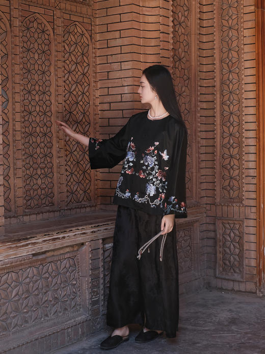 下架|盛唐牡丹盛奢系列| 限量款| 高货-重缎牡丹蝴蝶纹绣花上衣(特殊商品不退不换) 商品图3