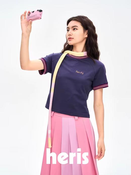 heris/H42116/撞色手写刺绣 彩色罗口拼接 收腰显瘦插肩短袖短T 商品图2