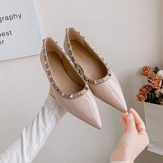 【优雅永不过时的漆皮单鞋】法式晚晚风气质尖头单鞋铆钉漆皮百搭半拖气质尖头裸色一字带法式包头凉鞋 商品图3