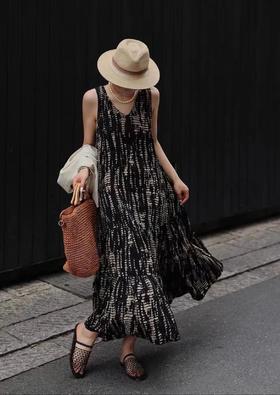 LPIUTY品牌直发⚠️识货团⚠️老钱黑金系列❗️D*ior官网同款⚠️艺术肌理感手工压褶背心裙❗️A0262051