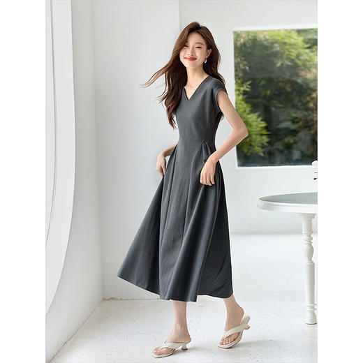 【专属特价】熙世界灰色气质V领连衣裙夏2025新款高级感休闲修身显瘦长裙子 商品图4
