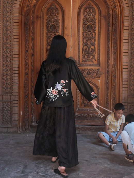 下架|盛唐牡丹盛奢系列| 限量款| 高货-重缎牡丹蝴蝶纹绣花上衣(特殊商品不退不换) 商品图6