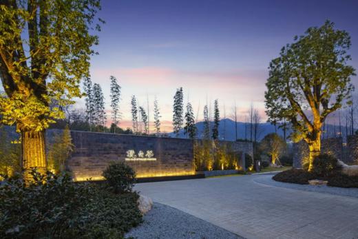 ★周末不加价★ ¥999起/2间夜，宜兴野奢度假天堂【宜兴揽云谷酒店】，躲进80万㎡山野，宿列车房畅快吸氧，畅游无边泳池，另有悬崖房/多居别墅套餐可选！有效期至2026年3月31日 商品图1