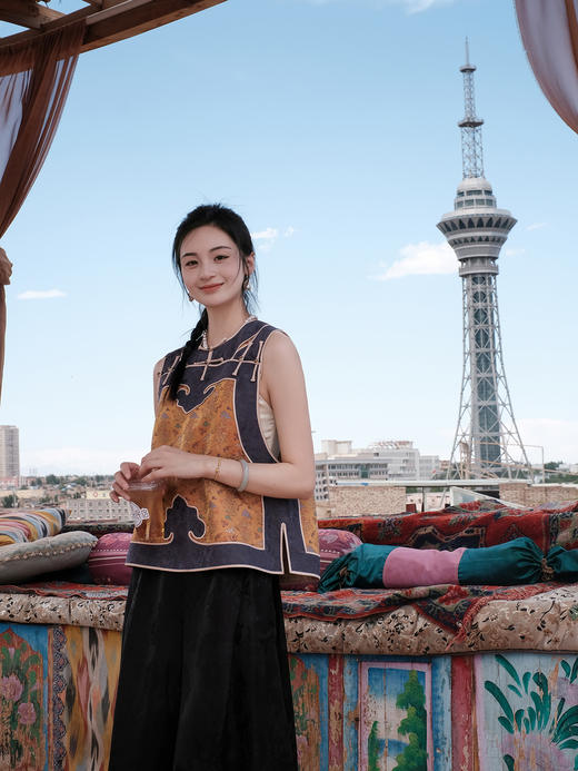 盛唐牡丹盛奢系列| 限量款| 高货-宋锦祥云龙纹如意一字襟坎肩(特殊商品不退不换) 商品图1