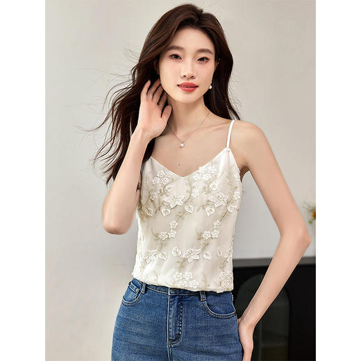 【专属特价】熙世界2025夏季新款重工立体绣花V领打底内搭背心吊带上衣外穿 商品图1