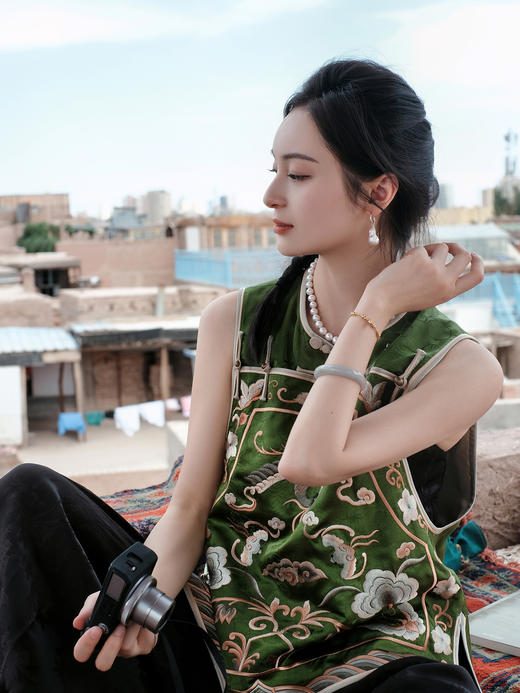 盛唐牡丹盛奢系列| 限量款| 高货-重缎十三太保盘扣马甲-绿色(特殊商品不退不换-内里白色、棕色随机发) 商品图1