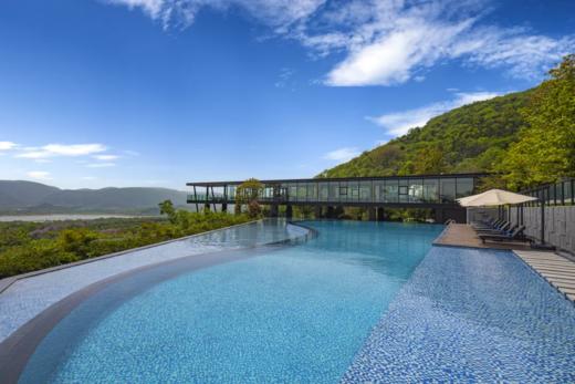 ★周末不加价★ ¥999起/2间夜，宜兴野奢度假天堂【宜兴揽云谷酒店】，躲进80万㎡山野，宿列车房畅快吸氧，畅游无边泳池，另有悬崖房/多居别墅套餐可选！有效期至2026年3月31日 商品图0