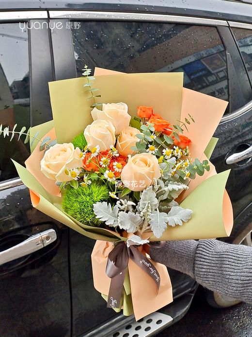 【我只钟情于你】香槟玫瑰混搭韩式花束 商品图0