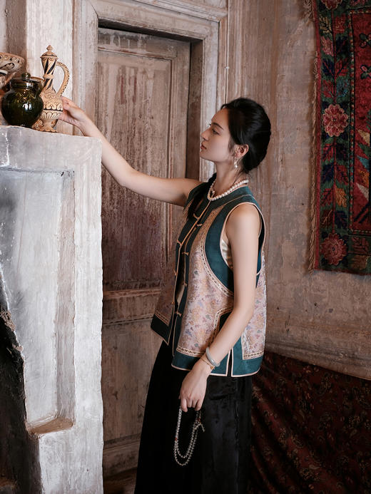 下架|盛唐牡丹盛奢系列| 限量款| 高货-宋锦龙纹对襟一字扣坎肩(特殊商品不退不换) 商品图1