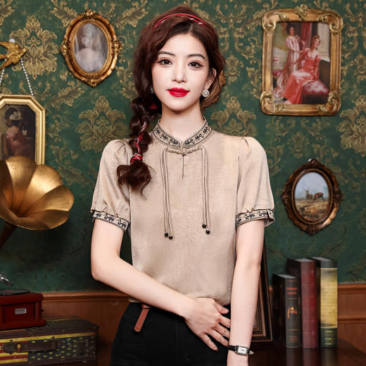 A2536 2024新中式国风立领刺绣衬衫女夏装新款设计感短袖别致盘扣上衣 商品图2