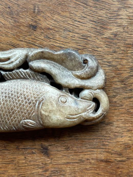 褐黑沁白玉镂雕鳜鱼把玩件，顺丰包邮 商品图11