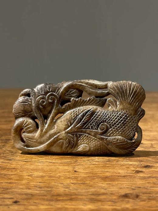 褐黑沁白玉镂雕鳜鱼把玩件，顺丰包邮 商品图6