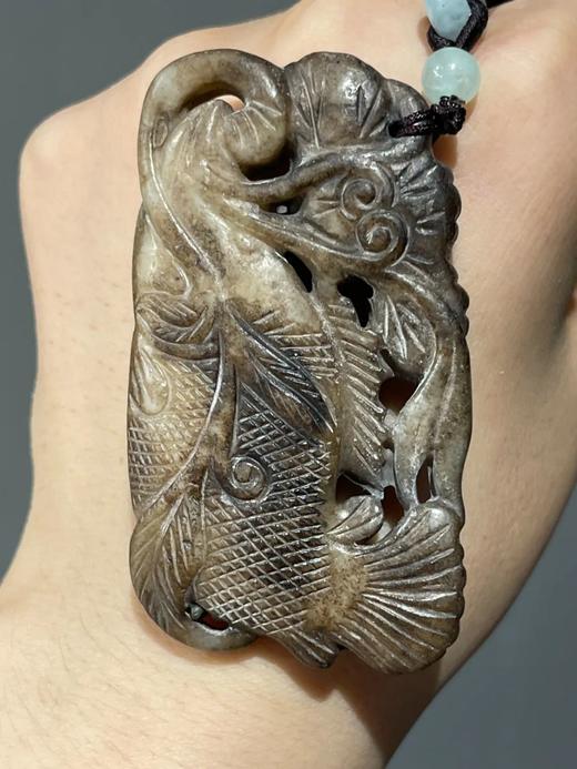 褐黑沁白玉镂雕鳜鱼把玩件，顺丰包邮 商品图2