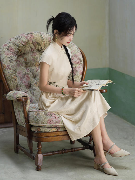 逸红颜明月优选 #『舞韵』金晨同款竹叶绣花中式连衣裙，云雾绿竹清冷素雅，缎面提花旗袍领 商品图1