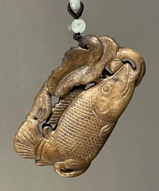 褐黑沁白玉镂雕鳜鱼把玩件，顺丰包邮 商品图8