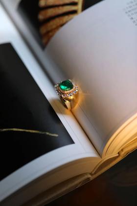 祖母绿唐塔琉璃雪