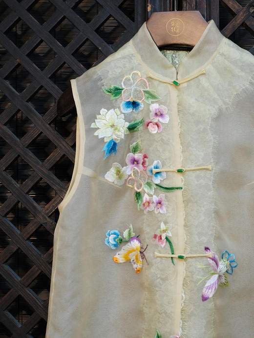 盛唐牡丹盛奢系列| 限量款| 高货-真丝绡手绣马甲-米黄色(特殊商品不退不换) 商品图3