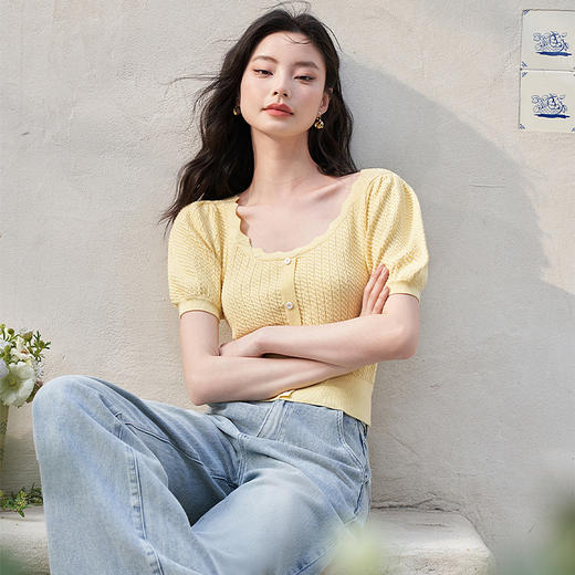 西遇法式浪漫泡泡袖毛衣女春季新款肌理感时尚风性感短袖上衣D0040758 商品图3