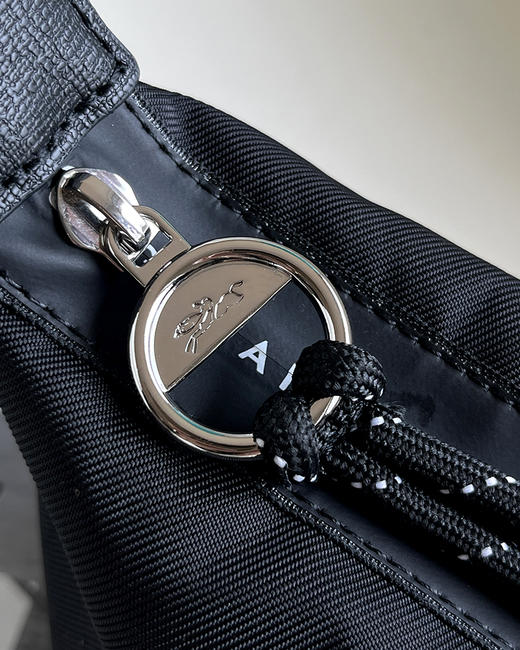 现货 THS 6.29-无 龙·骧系列Pouch小挎包 巨巨巨轻便 极简出行小挎包 5色 CQ1333 商品图7