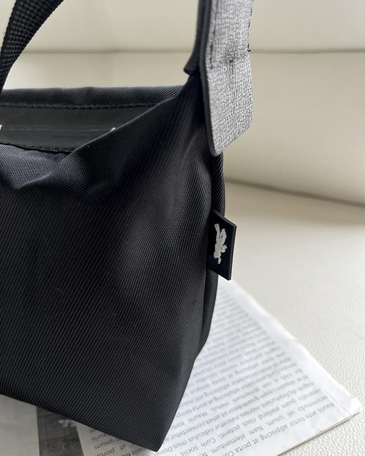 现货 THS 6.29-无 龙·骧系列Pouch小挎包 巨巨巨轻便 极简出行小挎包 5色 CQ1333 商品图5