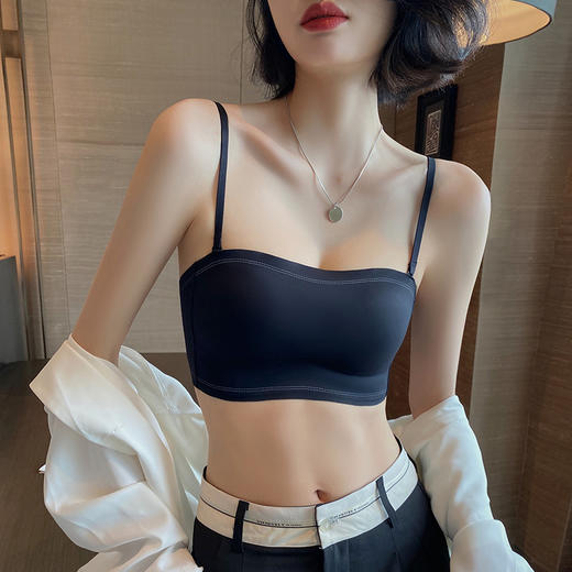 【新品！U型美背巨撩抹胸】云彩像棉花糖一样，U型美背，让内衣不再是束缚，防走光收副乳无钢圈，舒适贴合。穿上它，在梦境和现实之间徜徉，内外两用，神秘而自由！ 商品图0