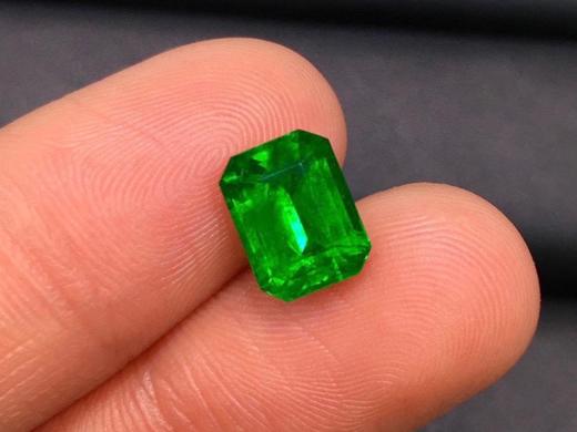 1.9ct 祖母绿裸石 商品图2