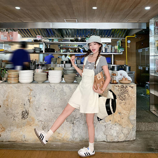 <曾小咸推荐>【贝拉出街】杏色牛仔背带短裤 商品图2