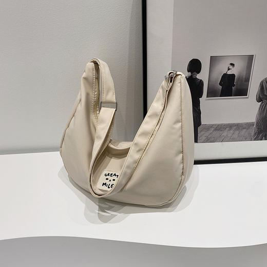 【轻松百搭，通勤时尚休闲包】饺子包女生 日系小清新 纯色可爱单肩包 百搭通勤斜挎包 时尚休闲包包女孩-QQ 商品图6