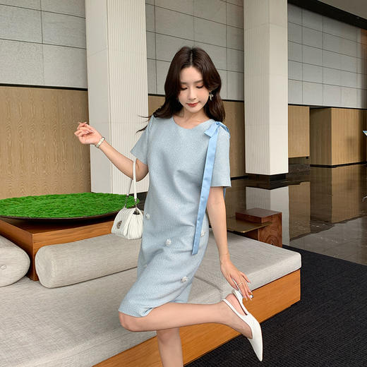 [奢姿轻奢系列]大码女装2025夏季立体装饰裙子胖妹妹蝴蝶结连衣裙8942810055【1】 商品图1