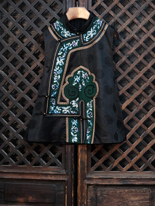 盛唐牡丹盛奢系列| 限量款| 高货-绣花偏襟兰花卷草纹大如意马甲-黑色(特殊商品不退不换) 商品图2