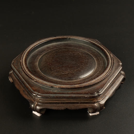 清早期 紫檀一木整挖六角器座 商品图4