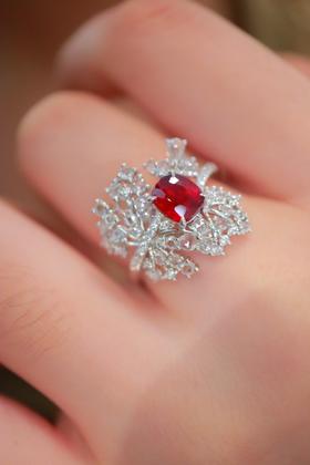 1.0ct 红宝石戒指