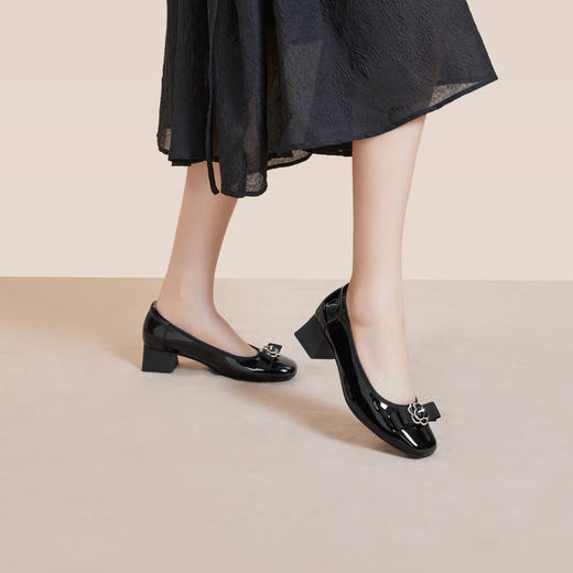 千百度中跟漆皮浅口单鞋女秋季方跟真皮小香风晚晚温柔鞋A24439603 商品图2