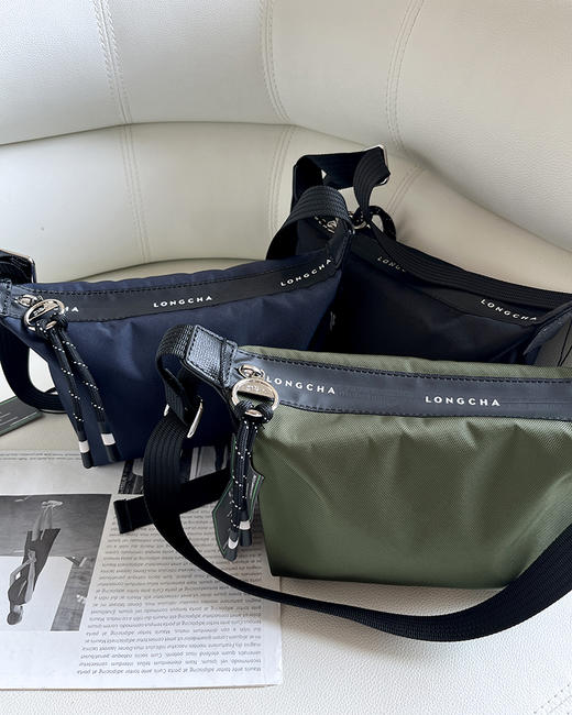 现货 THS 6.29-无 龙·骧系列Pouch小挎包 巨巨巨轻便 极简出行小挎包 5色 CQ1333 商品图2