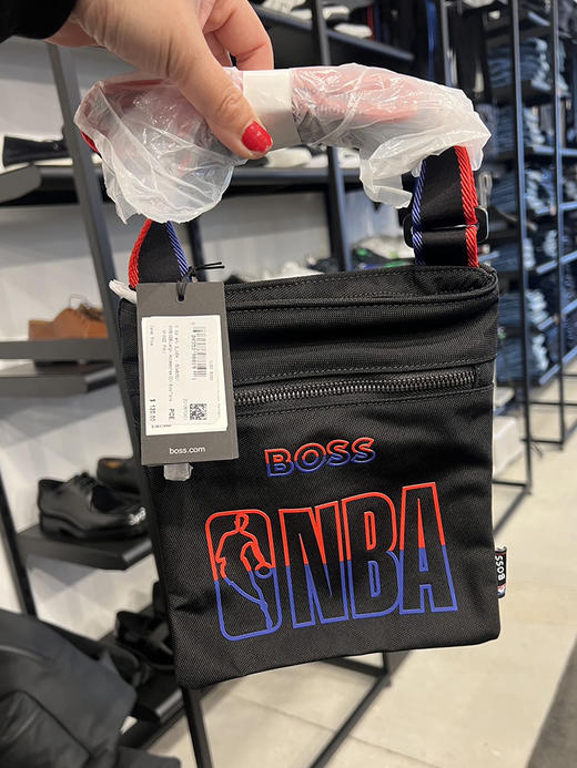 HUGO BOSS/胡戈波士 男士联名款撞色包边拉链休闲拎包斜跨包 商品图0